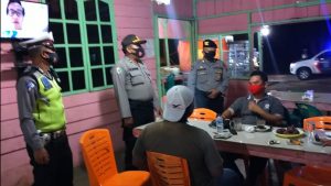 Cegah Covid-19, Tim AKB Malam Mingguan Bersama Warga