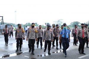 Kapolda Sumut Sambut Kedatangan Kabaharkam Polri di Bandara Kualanamu