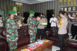 Kapolres Labuhanbatu Beri Hadiah Kejutan ke Dandim 0209/LB