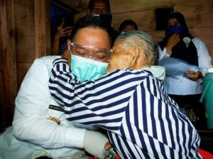 Kenang Jasa Pejuang, Bupati Dairi Kunjungi Kediaman Veteran Valentin Sihombing