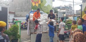Kabaharkam Polri Kirim Bantuan 15 Ton Beras Bagi Korban Banjir di Medan