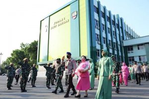 Prajurit TNI Kodam I/BB Lepas Irjen Pol Matuani ke Jakarta