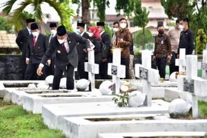 Gubernur Rahmayadi Pimpin Ziarah Rombongan ke Makam Pahlawan