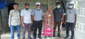 PTPN IV Bantu Bedah Rumah Nek Sumami, Guru Ngaji di Sei Tarolat 4 Juta