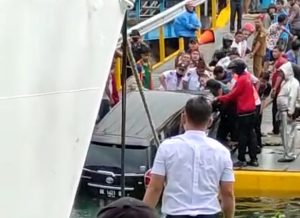 Ramp Door Kapal Ihan Batak Terputus, Mobil Avanza Jatuh ke Danau Toba