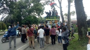 Kelompok Gerilyawan Gelar Aksi Tutup TPL & kibarkan bendera bangso Batak