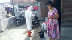 Upaya Pencegahan Covid -19 ,Kepala lingkungan IV , Lakukan Penyemprotan Secara Terbatas ,Sosialisasi Prokes serta Pemberian Masker di Jl.Cangkir-Lor.Toba ,Medan Petisah