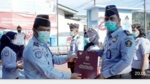 IMIGRASI SIBOLGA KANWIL KEMENKUMAHAM SUMUT BERIKAN PENGHARGAAN SATYALANCANA KARYA SATYA KEPADA ENAM PEGAWAINYA