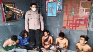 Para pelaku ketika ditahan.