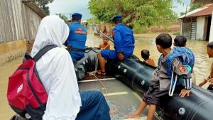 Kapoldasu, Gubsu dan Kasdam Tinjau Banjir di Kabupaten Serdangbedagai