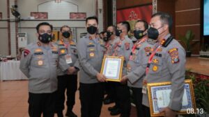 Piagam Penghargaan Diberikan Kapoldasu Kepada 8 Polres Berprestasi
