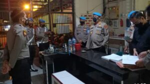Kabid Propam Poldasu  Sidak Piket Reskrim Polrestabes Malam Hari