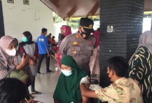 Polsek Kualuh Hulu Gelar Vaksinasi Gratis Bagi Lansia