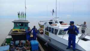 Polair Tanjung Balai Amankan 15 PMI Pulang dari Malaysia