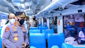 Tinjau Stasiun Pasar Senen, Kapolri Imbau Warga Mudik Sebelum Tanggal 28 April