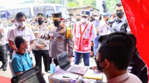 Tinjau Pelabuhan Merak, Kapolri Apresiasi Masyarakat yang Mudik Lebih Awal