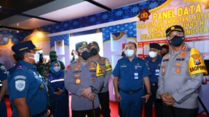 Tinjau Pelabuhan Tanjung Perak, Kapolri: Transportasi Laut Alternatif Kurangi Kemacetan Arus Mudik