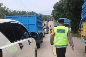 Kendaraan Membludak, Lalin Jelang Lebaran Macet Parah