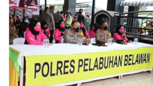 Sambut Hari Bhayangkara ke 76 Polres Pelabuhan Belawan Ikuti Zoom Meeting Dan Berikan Bansos Religi