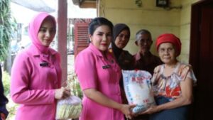 Polres Binjai Bagikan Sembako, Bentuk Kepedulian Polri Kepada Warga Terdampak Kenaikan BBM