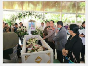 Kapolda Sumut Menghadiri Pemakaman Ibunda Ketum GMKI Pusat
