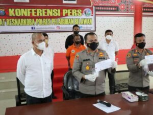 Kapolres Pelabuhan Belawan Ungkap Kasus Pelaku Bandar Narkoba Gelar Konferensi Pers Penangkapan Penjual Sabu.