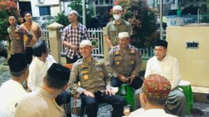 Selesai Safari Subuh di Mesjid Al – Muhajirin Kompleks perumahan Bumi Asri Medan Wakapoldasu Ngeteh Bareng Jema’ah