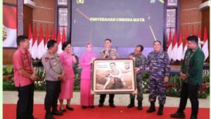 Cenderamata dari Kapoldasu Lukisan Jederal Dadang yang bersahaja