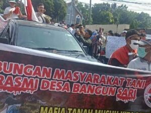 Tolak Keputusan PN Lubuk Pakam HBB Sumut Dan Gabungan Kelompok Tani Desa Bangun Sari Kecamatan Tanjung Morawa, Orasi di Gerbang Mapoldasu