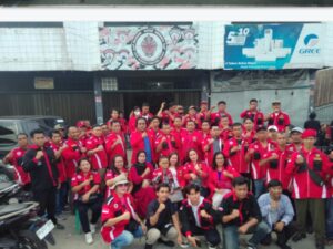 Pejuang Batak Bersatu Bagikan Makanan Buat Berbuka Untuk Pengendara