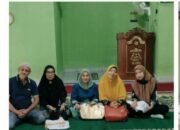 Warga P.Baris Menyerahkan Sejadah Dan Telekung Ke Masjid Syuhada Durin Tinggung