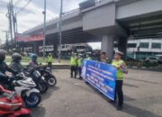 Sosialisasi Humanis, Kasatgas Preventif Ops Patuh Toba 2025 Edukasi Pengendara di Jalan
