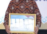 Bupati Asahan Terima Penghargaan Juara 1 Update Data Duta GenRe Tertinggi