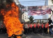 Aksi Demo Di Depan Kantor DPRD Sumut Panas