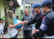 Satuan Brimob Polda Sumut Hadirkan Senyum Warga Lewat Sembako Jumat Berkah