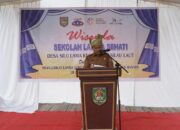 Wakil Bupati Asahan Wisuda 25 Anggota Sekolah Lansia