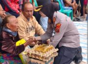 Kapolres Samosir Gelar Bakti Sosial untuk Korban Kebakaran 8 Unit Rumah di Desa Simarmata