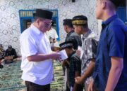 Peringatan Maulid Nabi Muhammad SAW, PKS Aek Nabara Selatan Santuni Anak Yatim di Masjid Al-Muslimin