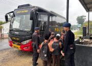 Wujud Kepedulian Polri! Brimob Polda Sumut Antar Jemput Anak Sekolah di Tapanuli Selatan