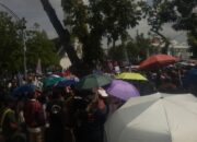 Ratusan Massa Dari Berbagai Aliansi Demo Kekantor Gubernur Sumatera Utara , Desak Agar Menutup TPL