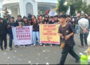 Ribuan Massa Yang Demo Dikantor Gubernur Sumut Untuk Menutup TPL, Akhirnya Membubarkan Diri Dengan Tertib