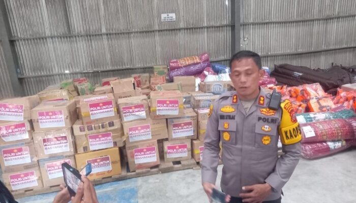Kapolri Serahkan Bantuan 3,5 Ton kepada Korban Bencana di Taput