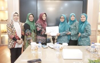 Apresiasi PAAR Asahan, Tim Penggerak PKK Sumatera Utara Serahkan Beberan Simulasi kepada PKK Asahan