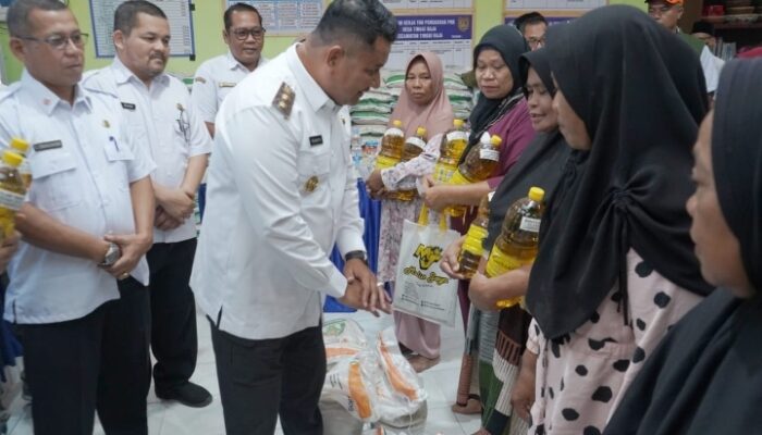 Pemkab Asahan Bersama Bulog Salurkan Bantuan Pangan CPP Periode Oktober – November 2025