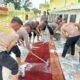 Brimob Polda Sumut dan Polres Langkat Bersihkan Masjid Pascabanjir, Salurkan Bantuan untuk BKM Masjid Azizi
