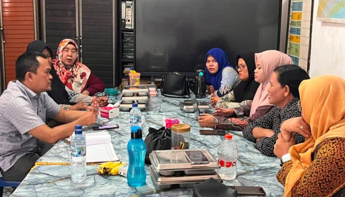 Kadis Pendidikan Labuhanbatu Serap Aspirasi Guru Saat Kunjungi SDN 20 Ratu