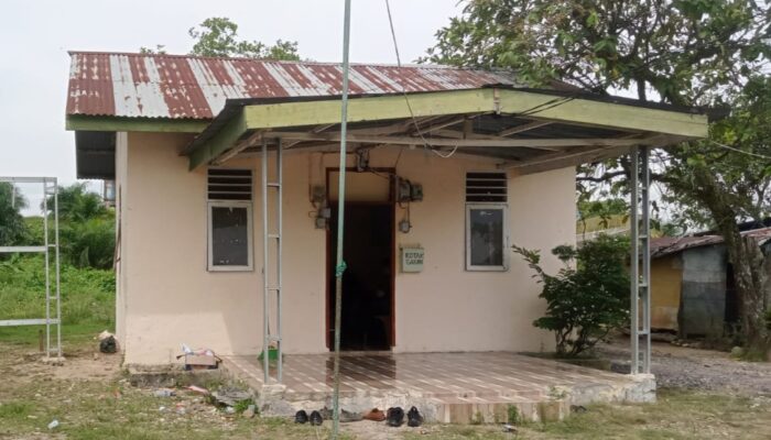 Lagi Ramai, Kantor Desa S-2 ‘Kecil Mungil’ Hanya 5 x 4 Meter